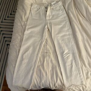 Zara White High-Waisted Jeans